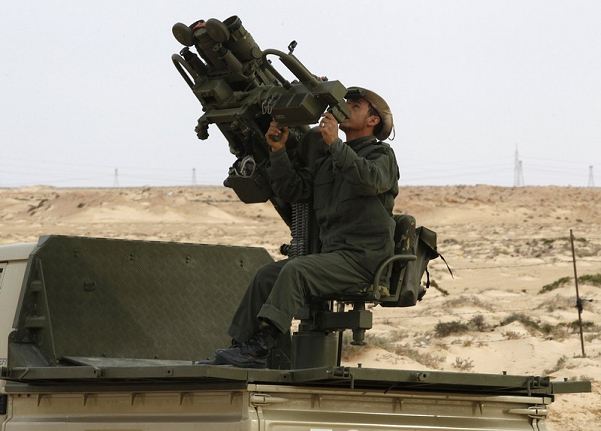L'armée libyenne dispose de la dernière génération de missile antiaérien portable SA-24 Grinch 9K338 Igla-S monté sur un système de tir Strelets de fabrication russe. Une menace réelle pour les avions de la coalition.