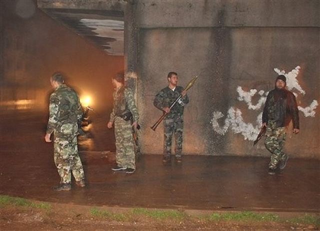 The Syrian army is fighting in the rebellious city center of Hama using heavy weapons like rocket launchers and armoured vehicle. According to opponents of Assad, 4000 soldiers of the Syrian armed forces were deployed.