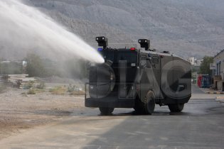 Armored Water Cannon Riot Control 4x4 technical data sheet specification description intelligence pictures video