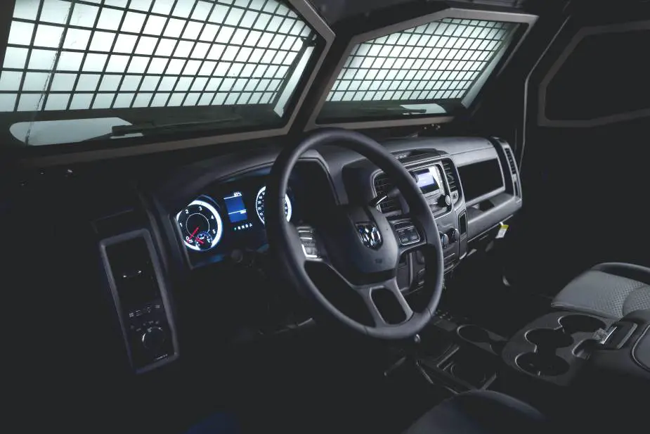 Titan DS 4x4 APC armored personnel carrier INKAS UAE details 925 001