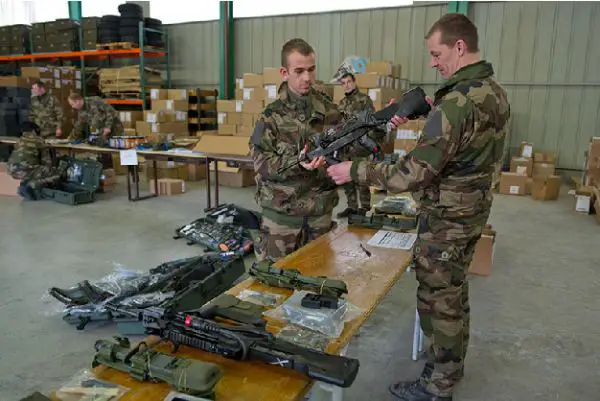 At the beginning of January 2011, the13th BCA infantry mountain troops (13e bataillon de chasseurs alpins) of the French Army took delivery of the FELIN equipment.