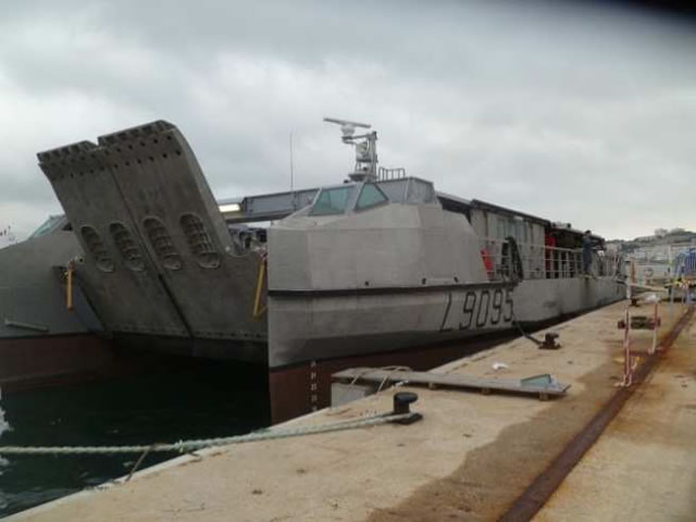As part of the contract awarded to CNIM by the French Defense Procurement Agency (DGA) in 2009, EDA-R (Fast Amphibious Landing Craft) no. 4 was delivered on Monday 26 November 2012, one year after the first vessel. After arriving at the CNIM site in La Seyne-sur-Mer in October, EDA-R #04 (L9095) successfully completed the tests stipulated in the contract and was therefore accepted by the DGA.