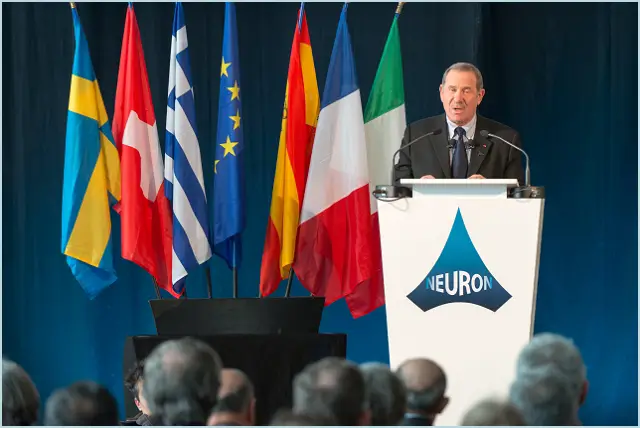 Following the flying and ground demonstration, Mr. Edelstenne made a speech in which he underlined the degree of innovation of the nEUROn: