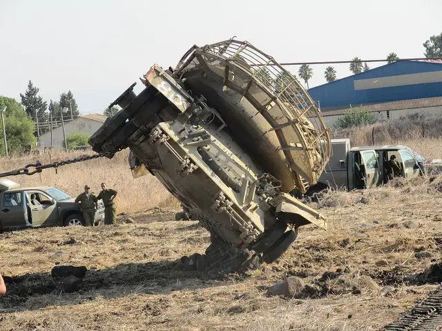 The Central Command’s Forward Rescue Unit, comprising entirely of reservist soldiers, completed a weeklong training exercise last week to train for the extraction of heavy and light vehicles caught under fire in battle. The various drills included the extraction of tanks, APCs (armored personnel carriers, and AFVs (armored fighting vehicles). Author: Yael Livnat