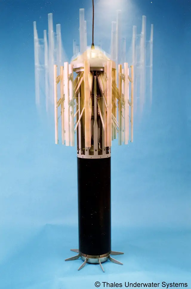 Paris Air Show, 19th June 2013 – During the three-month long deployment of the FREMM frigate Aquitaine, the implementation crew for the NH90 helicopter from 33F Squadron had an opportunity to experience the operational capabilities of the FLASH SONICS system.