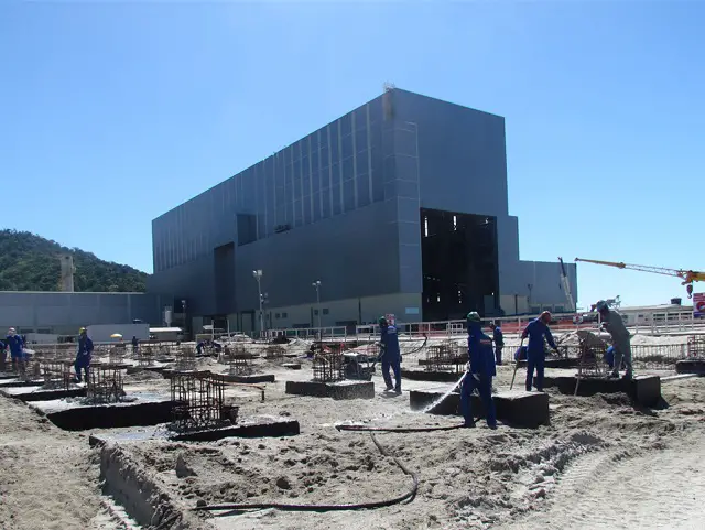 On 12 December, the President of the Brazilian Republic, Dilma Rousseff, officially inaugurated the main hall of the submarine construction shipyard, located in Itaguaí in the Bay of Sepetiba. This industrial facility brings together specific resources and tools for the assembly and equipping of Scorpene submarine sections in the frame of the Brazilian Navy submarine programme. DCNS also provides support for the non-nuclear part of the first nuclear-powered Brazilian submarine.