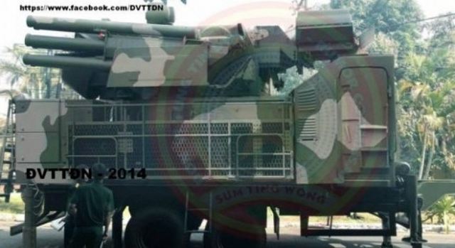 According to a Chinese newspaper report the Russian-made Pantsir-S1 air defense system is in service with the Vietnamese army. A picture releases on the Chinese newspaper website shows a Pantsir-S1 somewhere in Vietnam. 