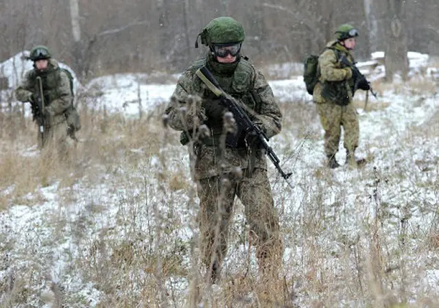 According to RIA Novosti, field tests of cutting-edge combat gear for Russian soldiers will begin in December, Russian Land Force commander-in-chief Col. Gen. Oleg Salyukov said Wednesday, October 1st. "The combat kit is currently undergoing the final stage of state trials. In December, field tests will begin in units of the Ground Forces, the Airborne Forces and the Marine infantry of the Navy," he said. 