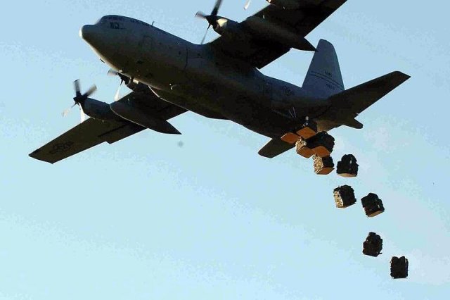 The U.S. military conducted multiple airdrops near the Syrian border town of Kobani on Sunday evening to resupply Kurdish ground forces defending the city against Islamic State (IS) militants, the U.S. Central Command said Monday, October 20, 2014.