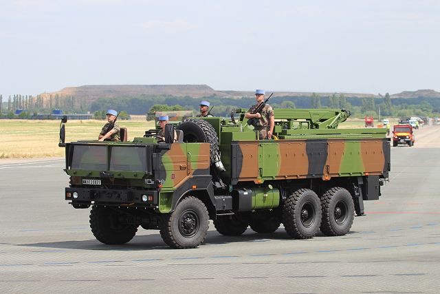 TRM 10000 SDA (mobile decontamination station mounted on 6x6 military truck) of 2e Régiment de Dragons 