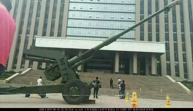 Chinese army has take delivery of new 125mm cannon during a ceremony, Sunday, June 10, 2015. According Chinese sources, the cannon will have the highest range, velocity and penetration power of any 120mm/125mm cannon in the world.