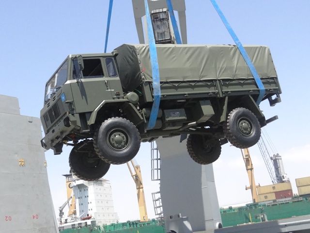 The government of Italy has donated 54-military trucks to the Somali National Army SNA as part of assistance in rebuilding the Somalian army. Somali Army Chief General Dahir Adan received the aid on Thursday, March 5, 2015, in Mogadishu seaport after being delivered by a ship. Among other equipment are armoured vehicles.