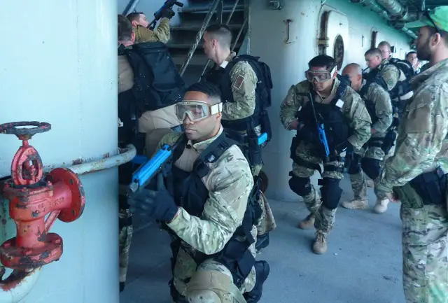 The Hellenic Navy General Staff has announced the conclusion of Exercise Noble Dina 2016, which took place between 30 March and 14 April 2016. NB ’16 is a multinational exercise, taking place on a yearly basis at the sea area around Crete and at the Eastern Mediterranean. The participants included Greek, US and Israeli naval units as well as fighter aircraft of the Hellenic Air Force.