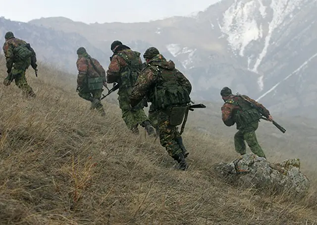 Russian troops master new mountain combat tactic 640 001