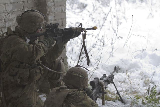 US paratroopers and Estonian soldiers conducted joint urban operations in Estonia 640 001