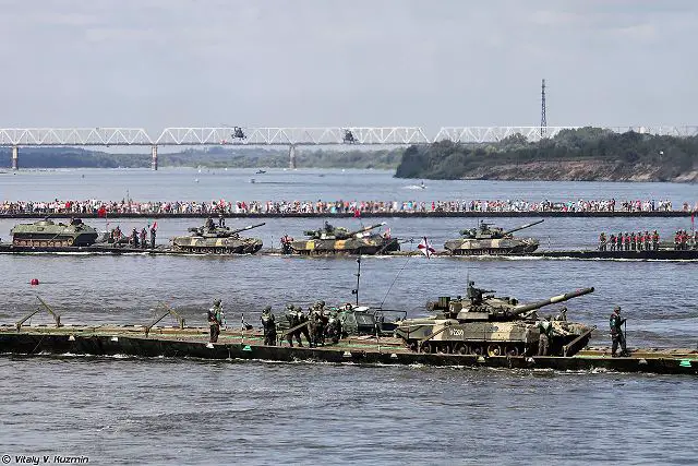 At the recent Caucasus 2016 exercise, the Russian Armed Forces tested the latest river crossing equipment, according to the Izvestia daily. During the crossing of the Don River by tank and infantry units, the Defense Ministry tested the unique BMK towboat designed to tow ferries and reconnoiter water bodies for setting up bridge or ferry crossing sites.