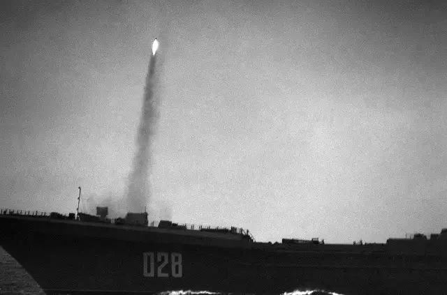 Russia’s Almaz-Antey Corporation is currently upgrading the Kinzhal shipborne surface-to-air missile system for the Navy, a corporation spokesman said at the Army 2016 international military and technical forum. 