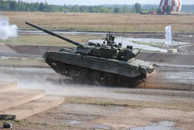 Russian T 80U MBT proceeded to a gunnery qualification test 640 001