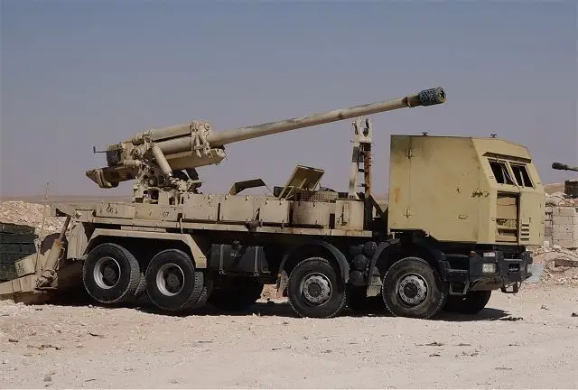 Syrian_military_forces_produced_locally_130mm_M-46_8x8_self-propelled_howitzer_640_001.jpg