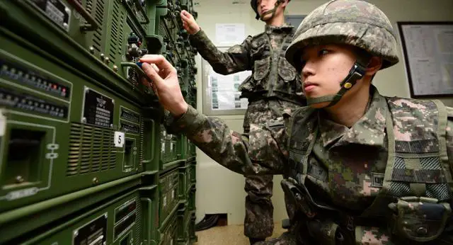 South Korea has developed a cutting-edge air defense early warning, command and control system using digital communications technology, the country's arms procurement agency said.