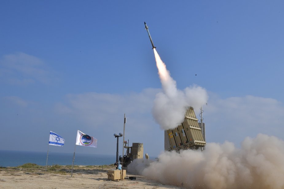 تجارب ناجحة لتطوير منظومة القبة الحديدية Israel_successfully_tests_missile_air_defense_systems