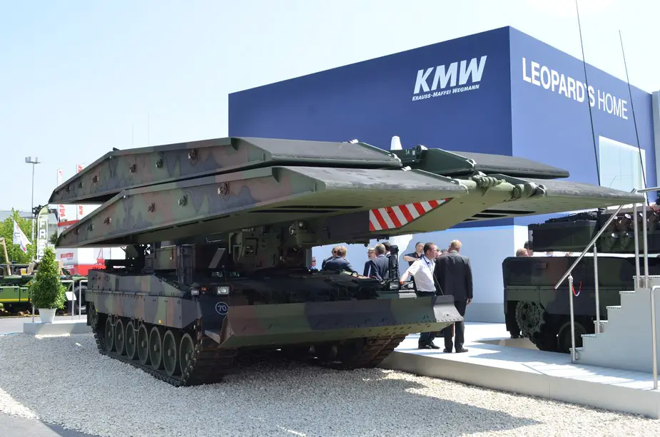 New armored bridge layer Iguana delivered to German pioneers
