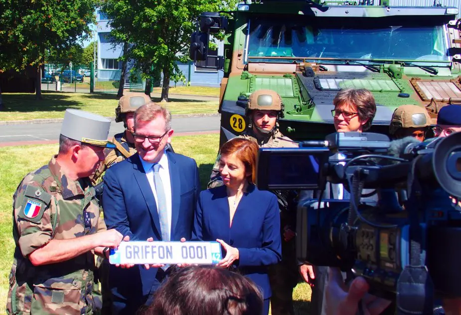 Arquus president Levacher hands over license plate of the first EBMR Griffon to French Chief of Staff of the Army