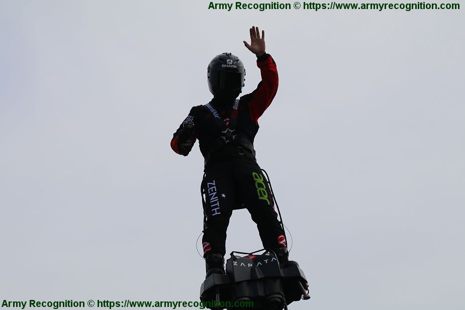 Flying Man Franky Zapata with its Flyboard to attempt to cross the sea from Calais to Dover 925 001