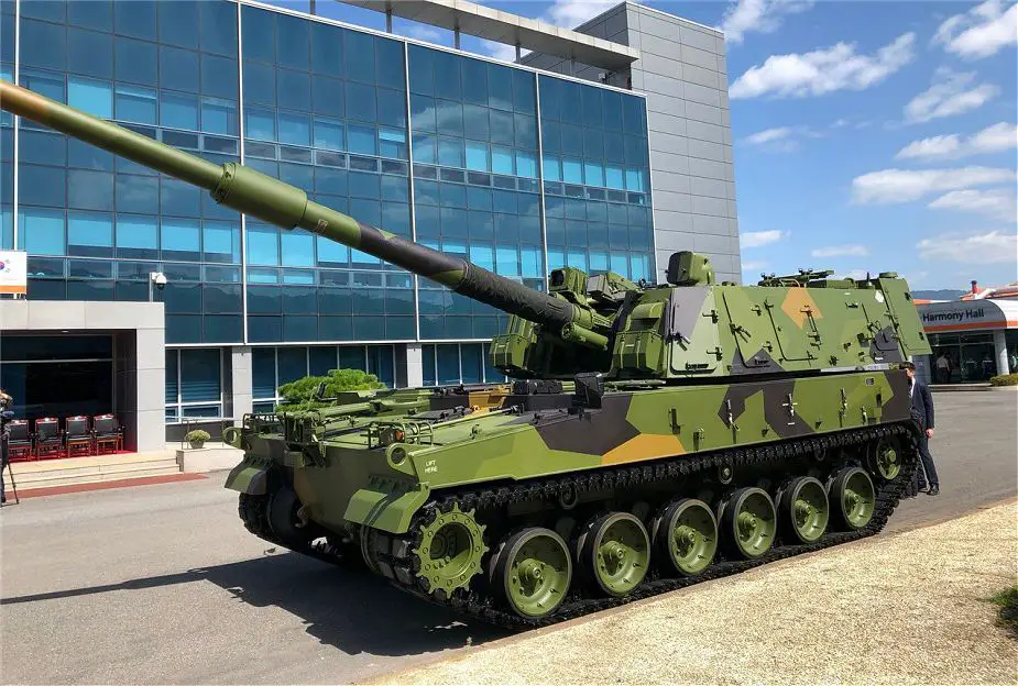 Norwegian army has taken delivery of K9 155mm howitzers and K10 ARVs 925 001