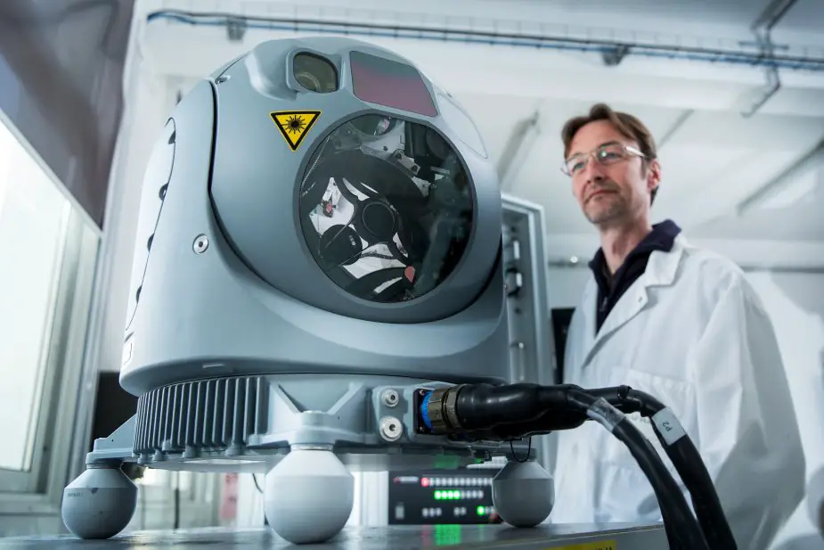 Safrans new EuroflirTM 410 observation system selected by HéliUnion for the French navys Dauphin N3 helicopters 925 001