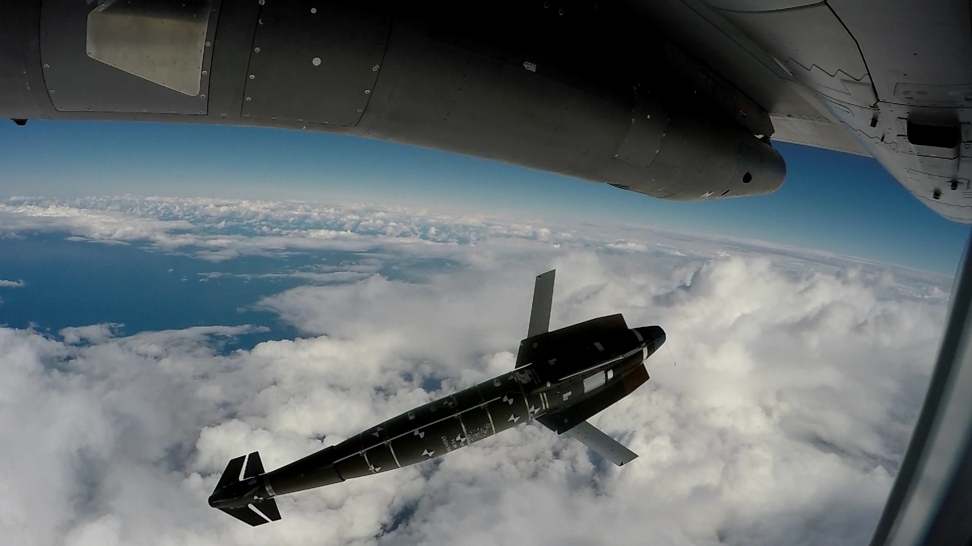 Successful separation fire of Safran 1000kg Air Ground Armament AASM Hammer from Rafale