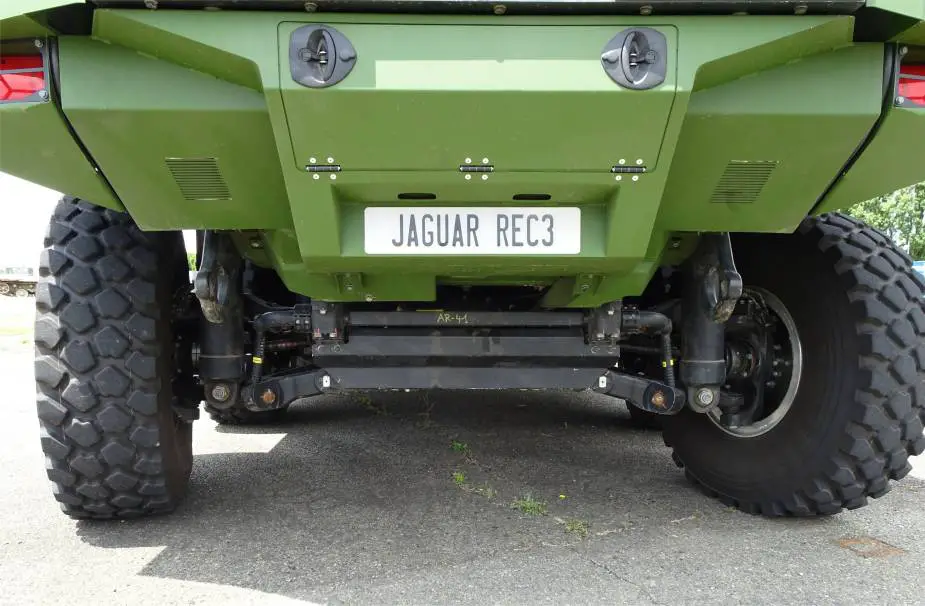 French Army unveils its new Jaguar 6x6 armored reconnaissance vehicle in three colors camouflage 925 003