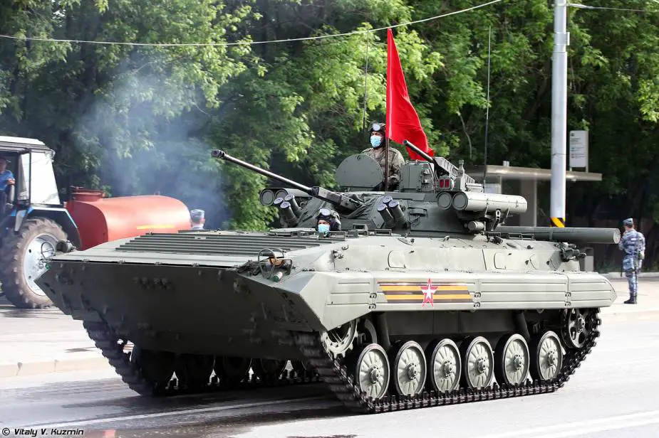 BMP 2M tracked armored IFV Berezhok turret Russia Victory Day military parade 2020 925 001