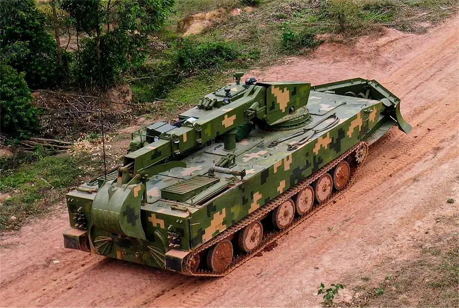 New tracked and wheeled engineer vehicles in service with Chinese Army 925 002