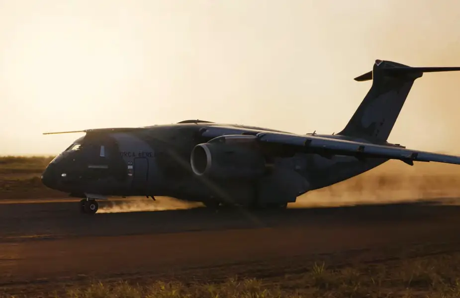 Embraer C 390 Millennium gravel runway tests 01