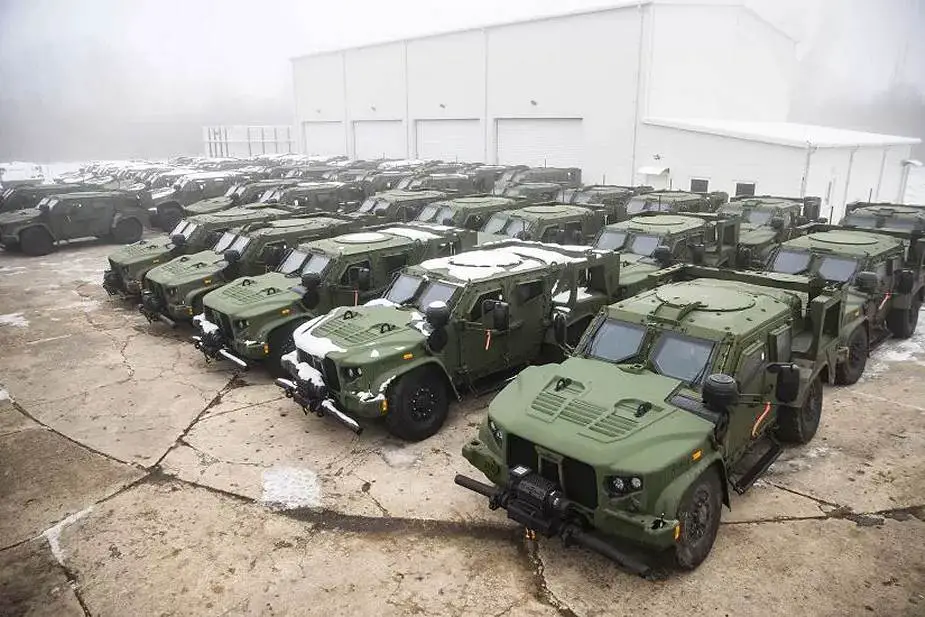 Armée lituanienne/Lithuanian Armed Forces - Page 8 Lithuania_receives_second_batch_of_50_US_JLTVs_4x4_armored_tactical_vehicles_925_001