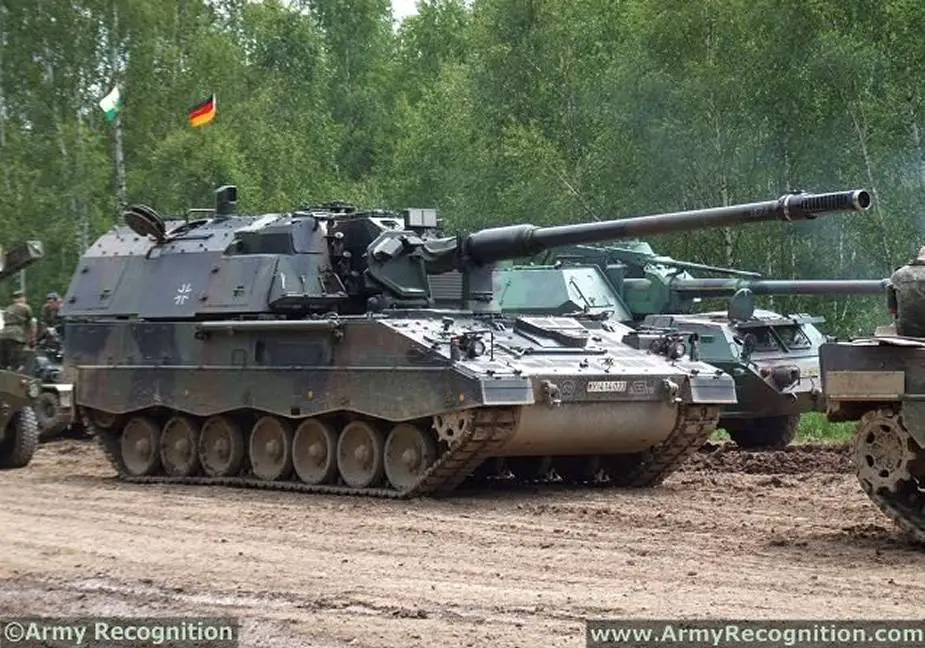 https://www.armyrecognition.com/images/stories/news/2022/february/Germany_sends_more_PzH_2000_self-propelled_howitzers_to_Lithuania_2.jpg