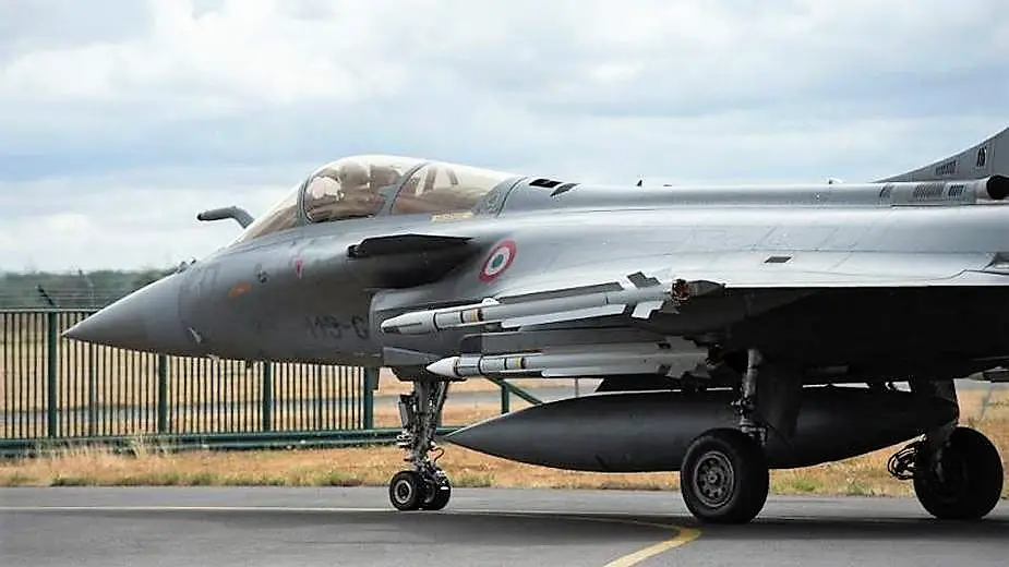 Frenh DGA receives first renovated MICA combat and self defense interception missiles 2