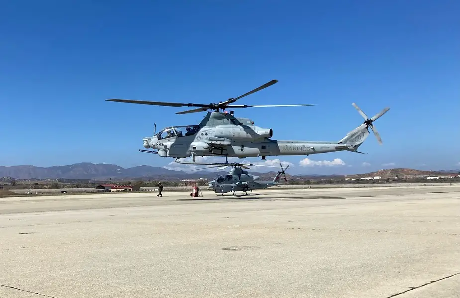 Czech pilots have completed their first flights on the new UH 1Y Venom and AH 1Z Viper helicopters 01