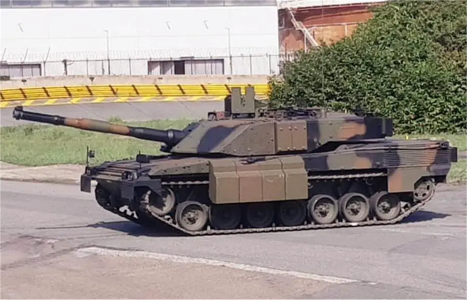 First_pictures_of_new_Italian_upgraded_Ariete_Main_Battle_Tank_for_Italian_army_925_001.jpg