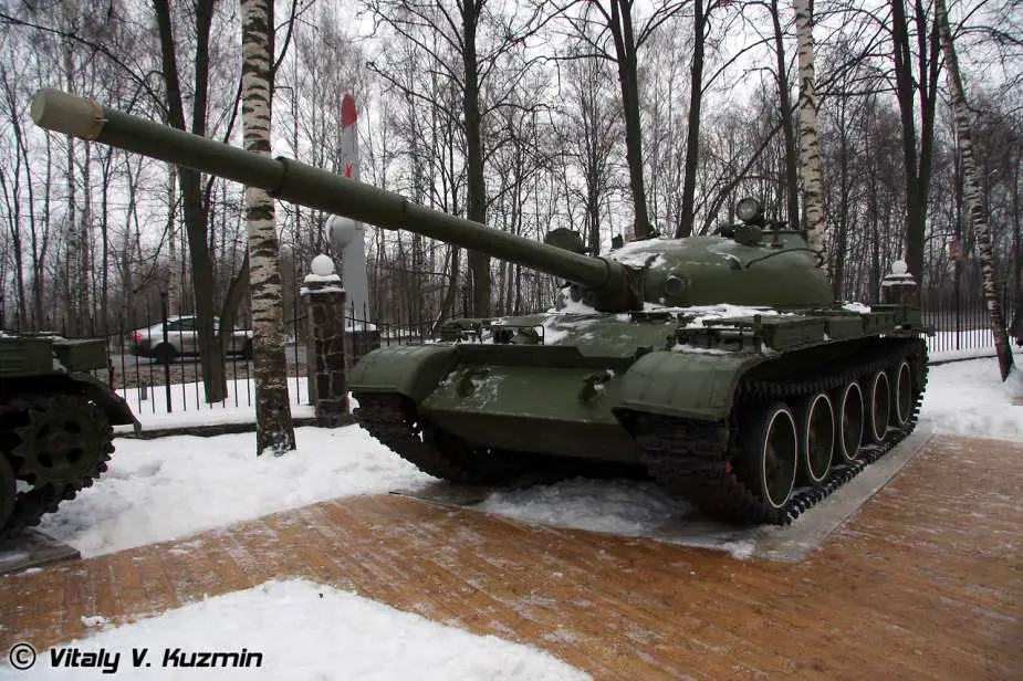 Russia uses T 62 tanks as self propelled artillery in Ukraine 925 002