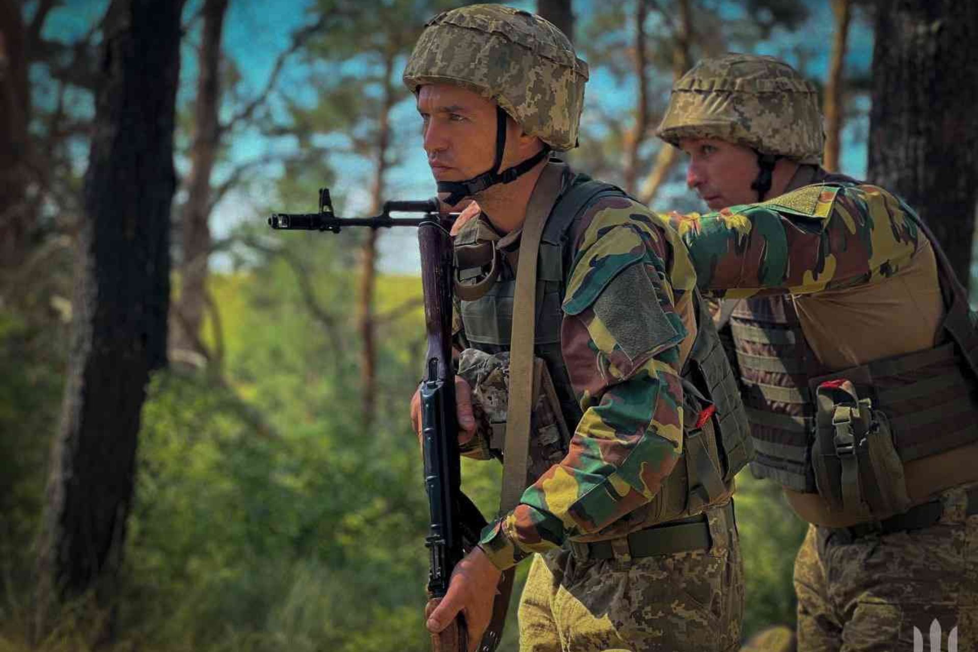 Ukraine wearing Belgian camouflage: a violation of laws of war?, image size:1920x1280