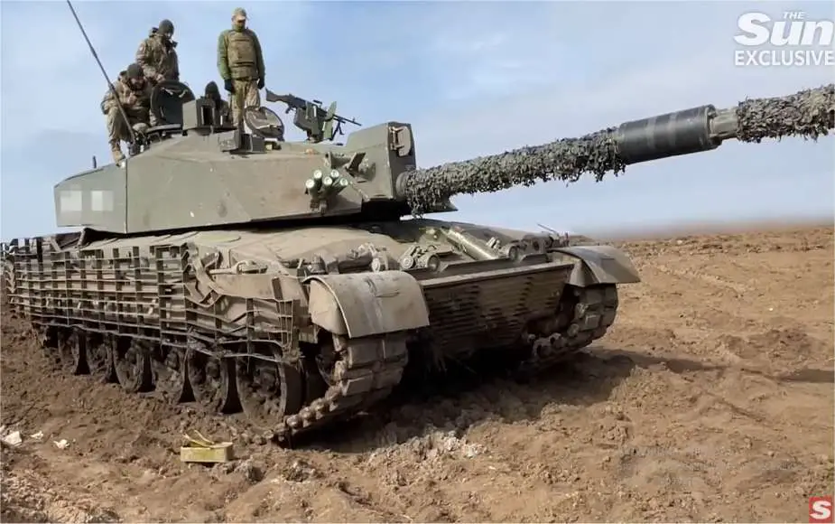 Ukrainian_Soldiers_Enhance_Challenger_2_Tanks_Protection_Against_Russian_Threats_925_001.jpg