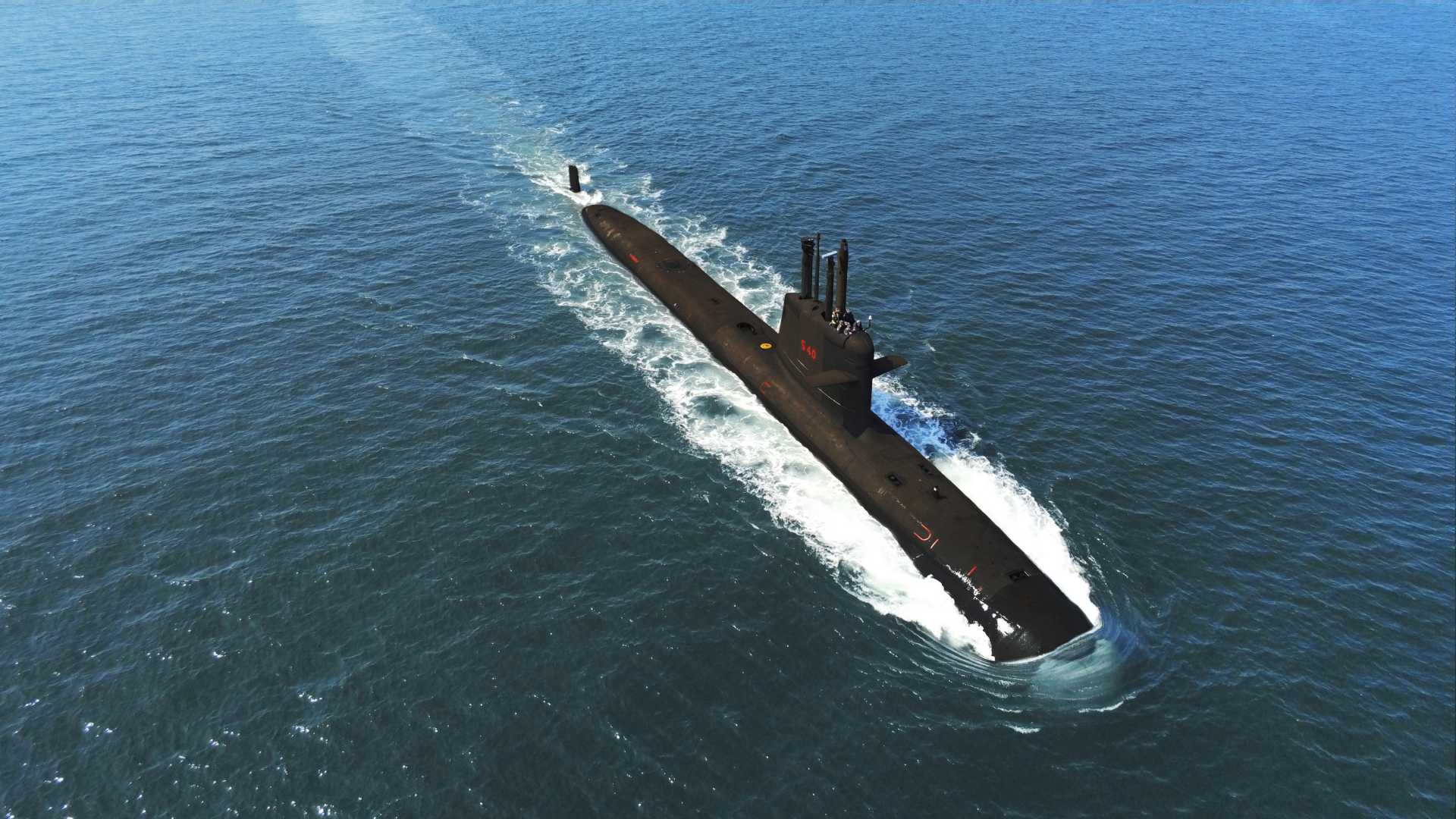 Argentina's idea is to retain the Brazilian Riachuelo-class's general dimensions and hydrodynamic characteristics while incorporating lithium-ion batteries and systems from the Scorpène Evolved, for longer submerged endurance, faster charging, and simpler maintenance. (Picture source: Brazilian Navy)
