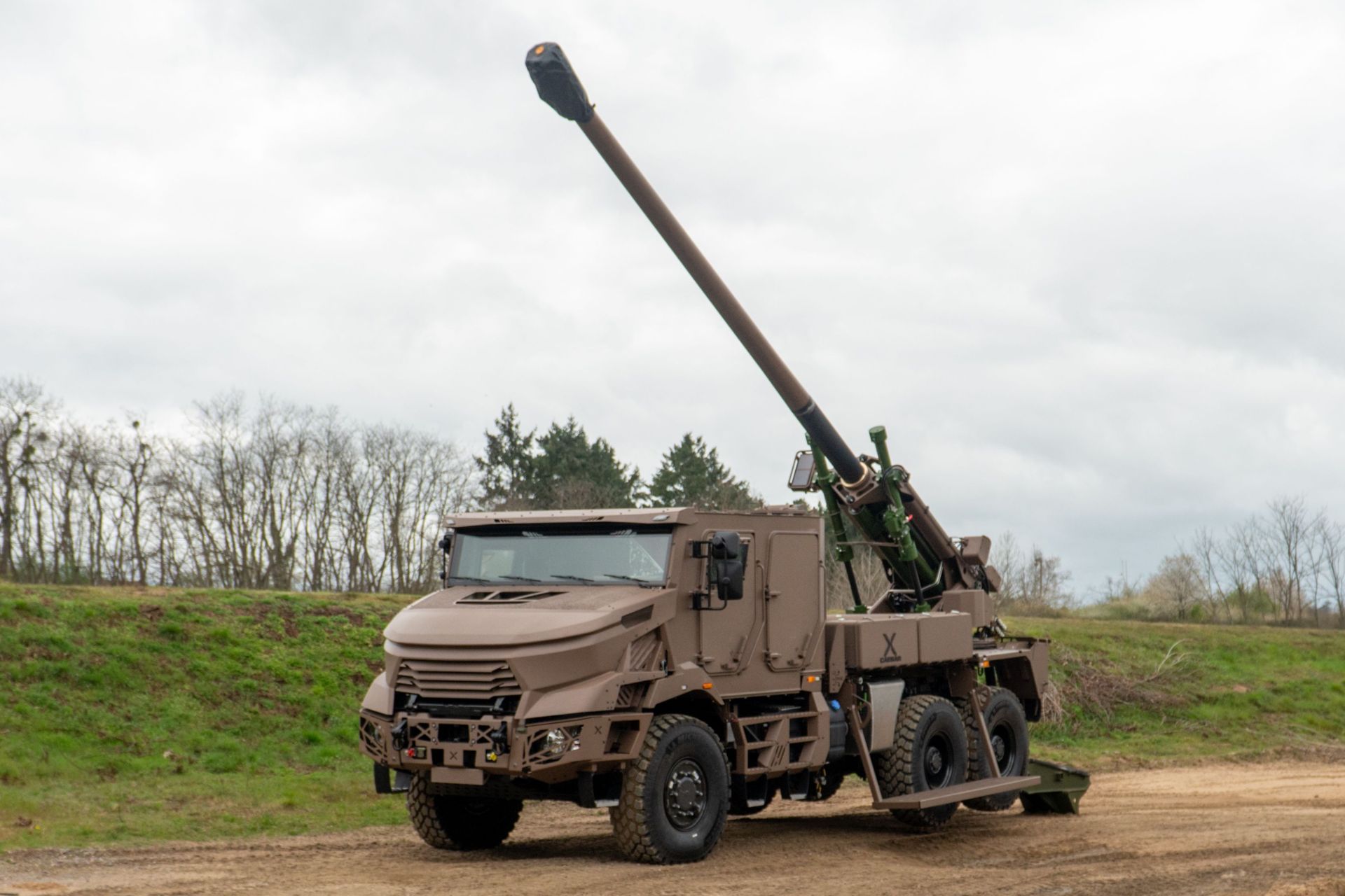 Croatia signs contract for French 155mm CAESAR MkII howitzers and Serval armored vehicles
