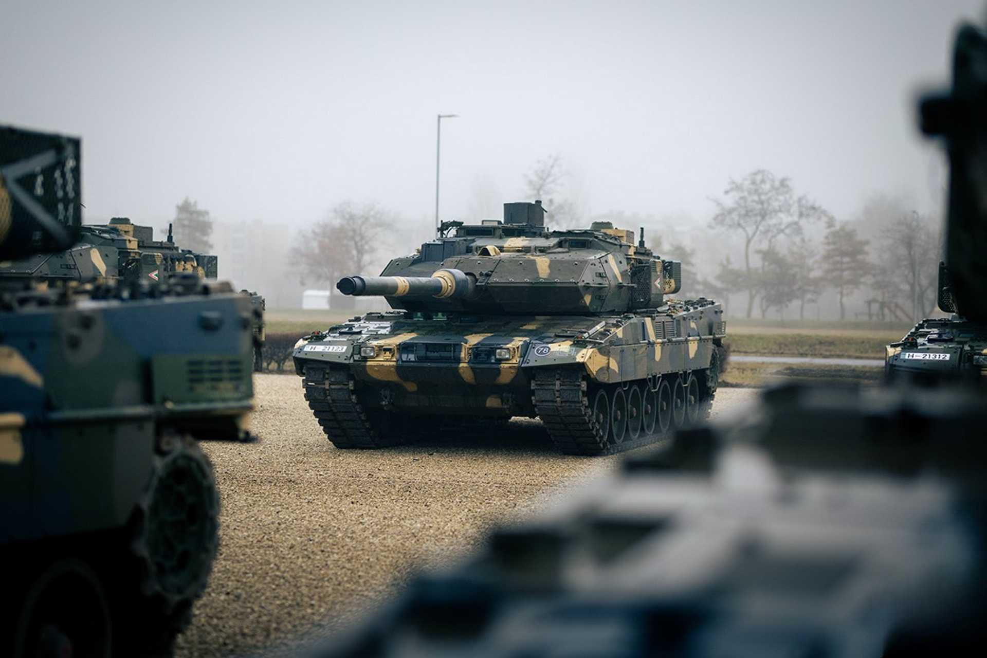 Hungary's Leopard 2A7HU tank fleet reaches full strength after final delivery from Germany