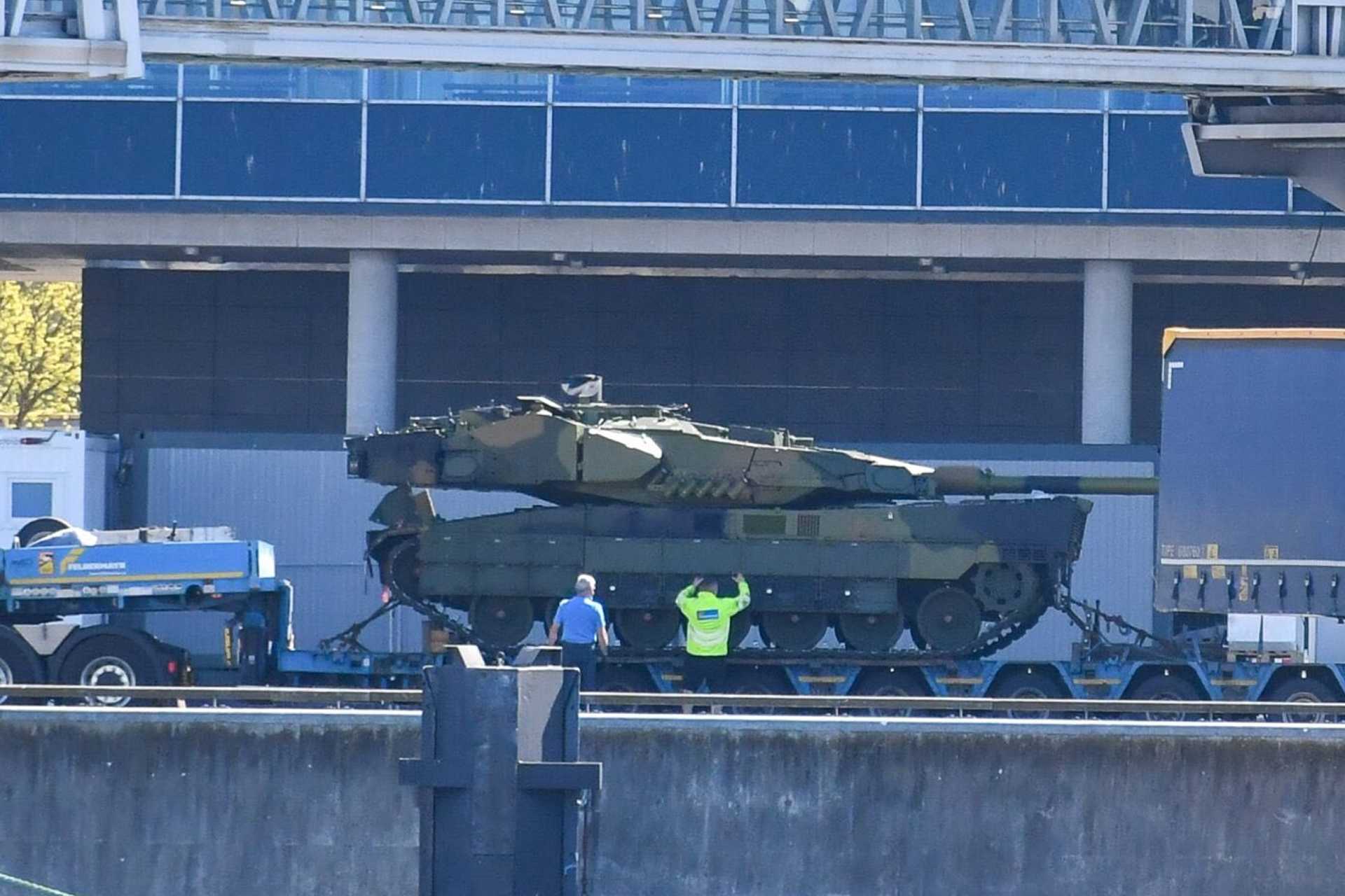 Germany delivers first Leopard 2A8NOR tanks to Norway to strike targets over 5 km away