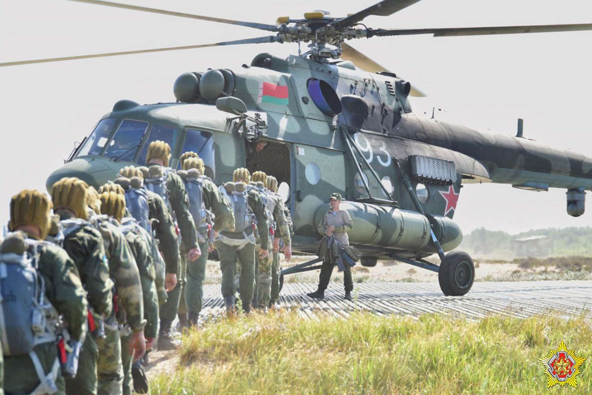 Belarus is forming the 37th Separate Guards Air Assault Brigade near Gomel, about 40 kilometers from Ukraine, with two maneuver battalions and planned artillery, air-defense, reconnaissance and support units. The force is intended to provide a permanent mobile reserve in southern Belarus, although its final strength, equipment and operational readiness remain unconfirmed (Picture source: Belarus MoD).