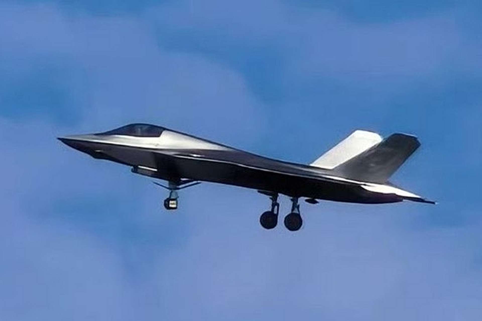 China’s J-35 carrier-based stealth fighter has emerged with an unusual mirror-like reflective coating, drawing comparisons with experimental surface treatments previously tested on U.S. F-22 and F-35C fighters (Picture Source: Chinese Social Media)