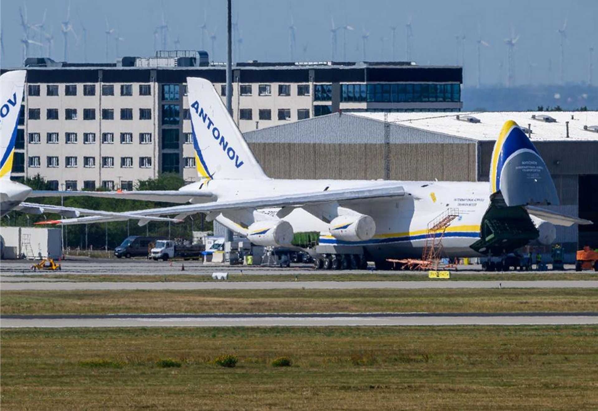 An Antonov Airlines AN-124-100M heavy transport approaches Leipzig/Halle Airport in Germany. The airport hosts NATO’s SALIS strategic-airlift operations and has become the focus of a German investigation into explosive-carrying drones.